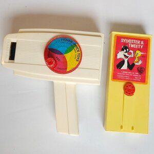 1973 FISHER-PRICE MOVIE VIEWER WITH Sylvester and Tweety Movie 1973